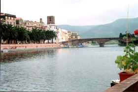 il ponte vecchio sul fiume Temo